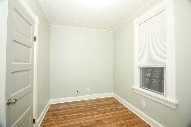 Bedroom #2, 7x12 - 517 E Burleigh St