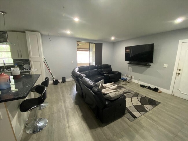 Building Photo - 8400 W Sample Rd