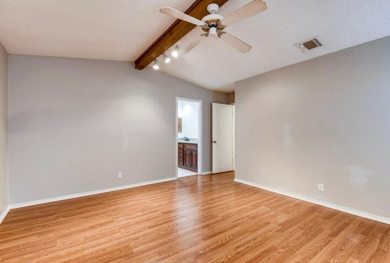 Building Photo - 13702 Castle Grove Dr