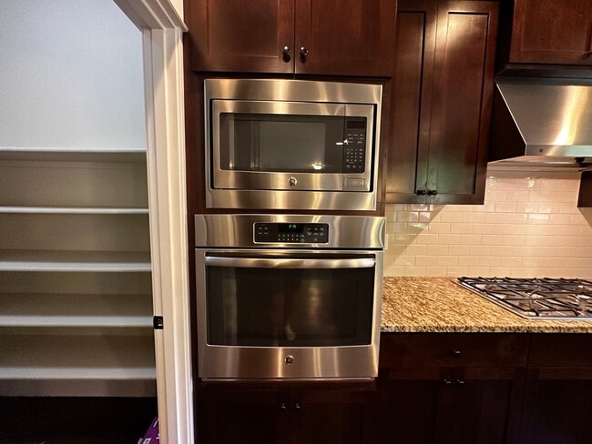 Building Photo - Beautiful 4-Bedroom Home in the Hills of W...
