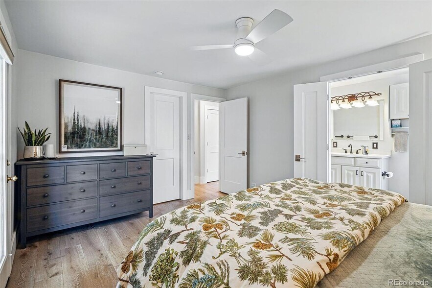 Primary Bedroom - 796 Ivanhoe St