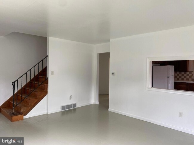 Building Photo - 4 Riviera Dr