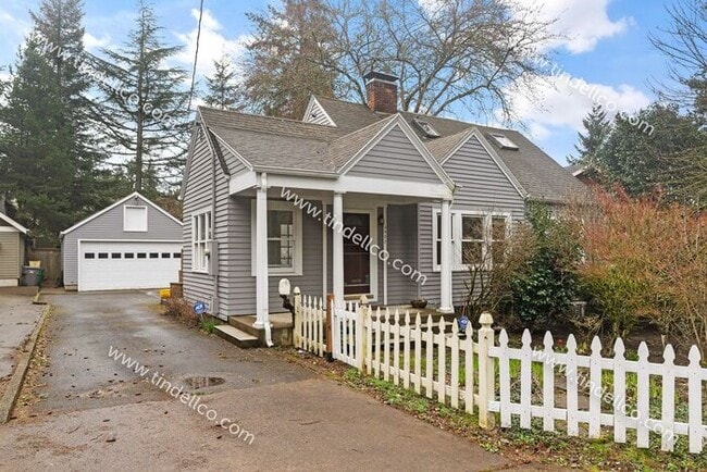Building Photo - Spacious Pet Friendly Cape Cod in Multnomah Village with detached garage!