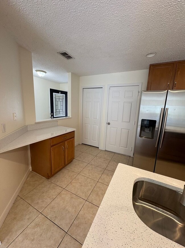 Building Photo - For Rent: 3 Bed / 2.5 Bath Townhome in Ash...
