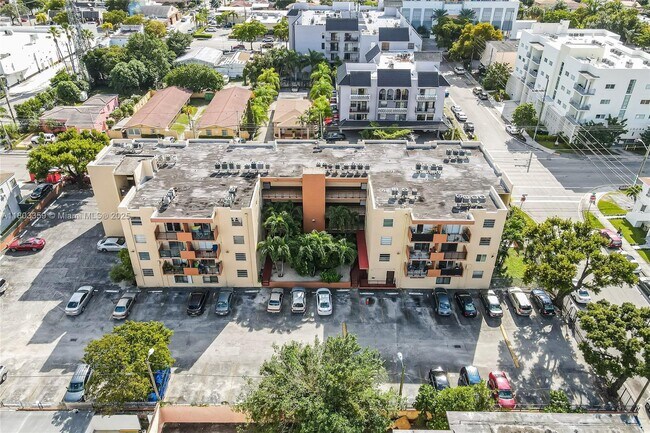 Building Photo - 677 SW 9th Ave