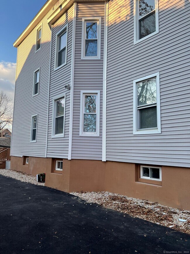 Building Photo - 93 Enfield St