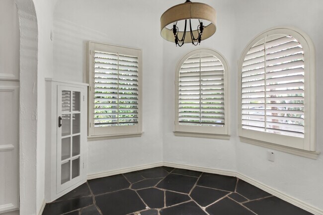 Building Photo - 123 N La Jolla Ave