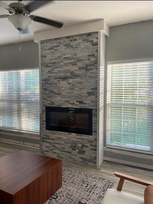 Building Photo - 801 E Gonzalez St