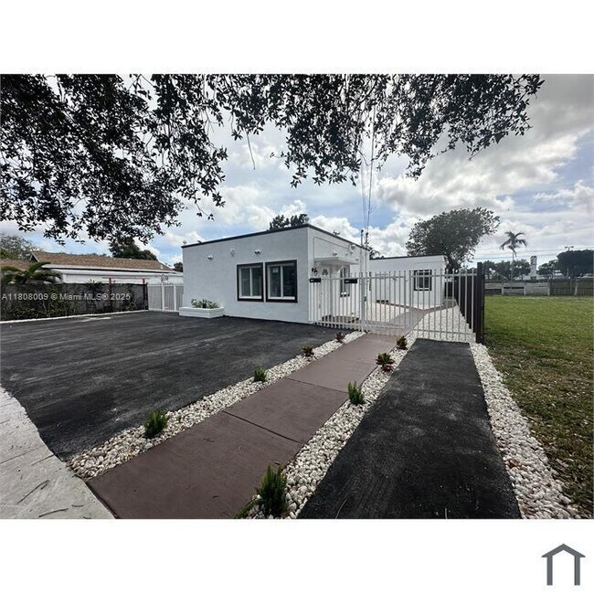 Building Photo - 1136 NW 55th St