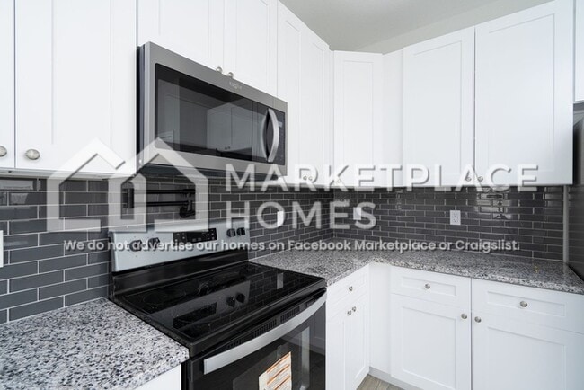 Building Photo - 16987 Balmoral St