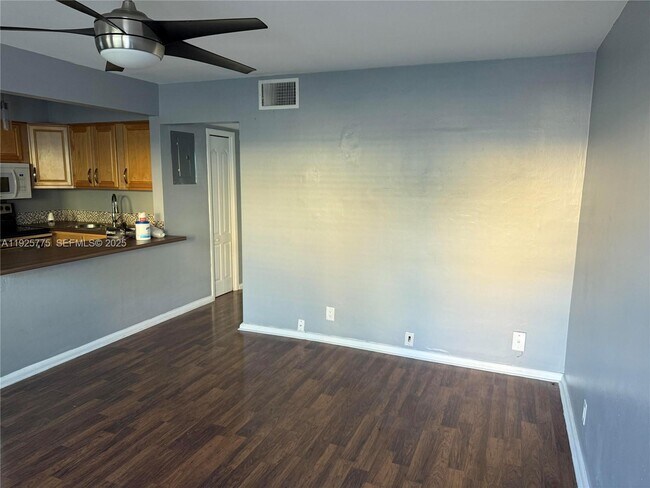 Building Photo - 4050 NE 12th Terrace