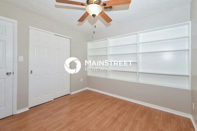 Building Photo - 3 Bedroom Pet-Friendly Home in West Bradenton, FL with Main Street Renewal