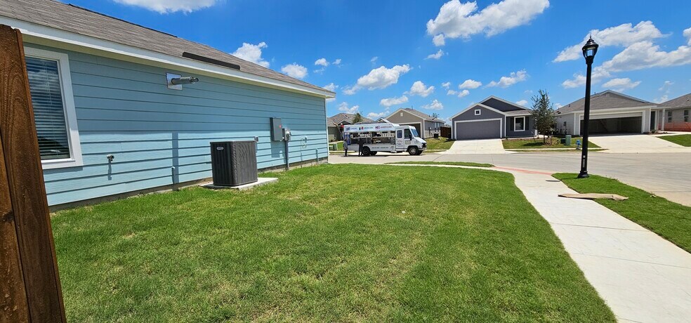 Building Photo - 9205 Grackle Pl