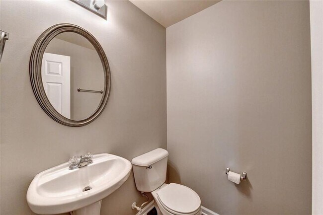 Building Photo - 3070 Centerglen Ln