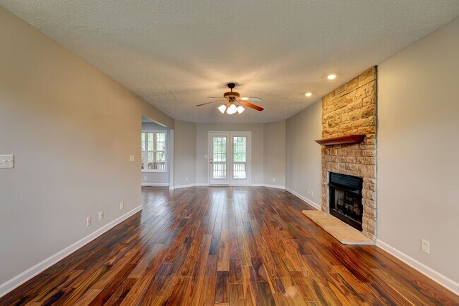 Building Photo - 791 Colin Ct