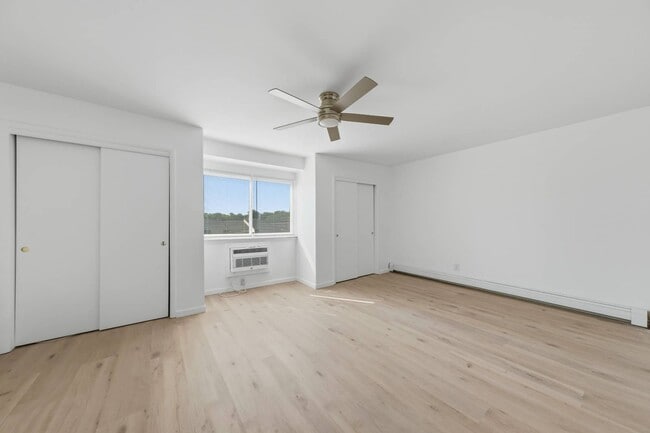 Building Photo - 206 Chrystal Dr