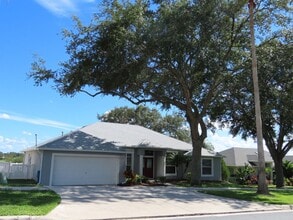 Building Photo - Spacious 4 Bedroom Pool Home Plus Addition...