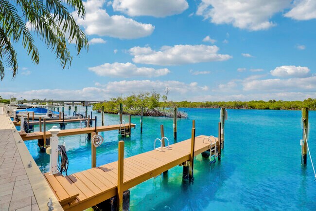 Building Photo - 375 S Beach Rd