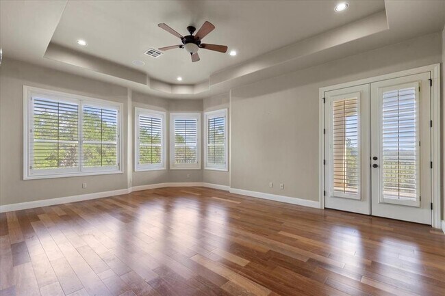 Building Photo - 8600 Bluegrass Dr