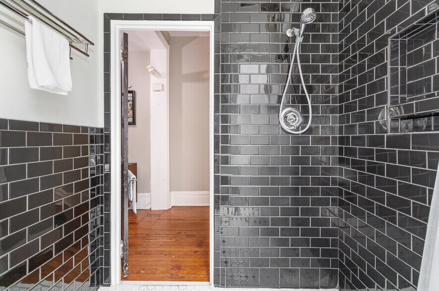 Building Photo - 1005 N 2nd St