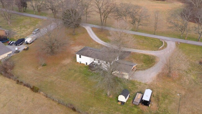 Building Photo - Stunning home situated on over 1 acre in North Thompson’s Station!