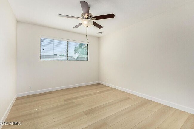 Building Photo - 220 E McKinley St