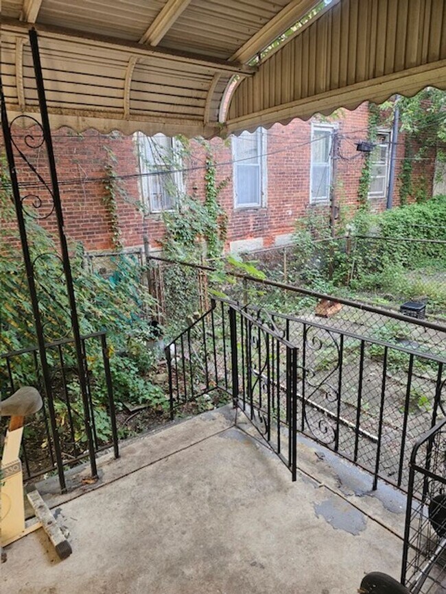 Building Photo - Large Home - Cobbs Creek