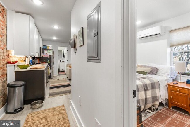 Building Photo - 212 Catharine St