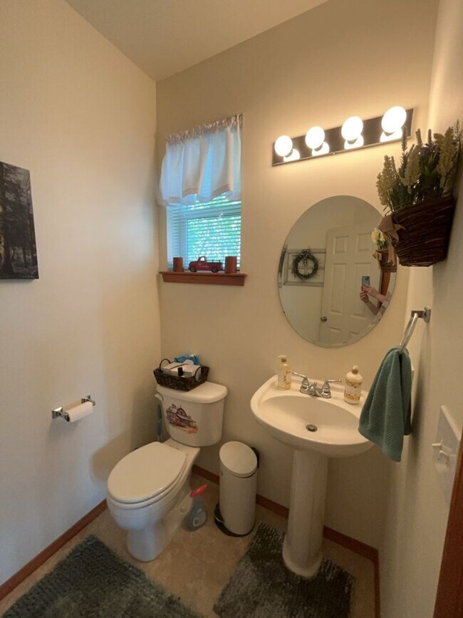 Building Photo - Spacious 3bd in Lake Stevens