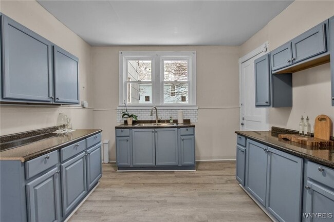 Building Photo - 395 Hampshire St