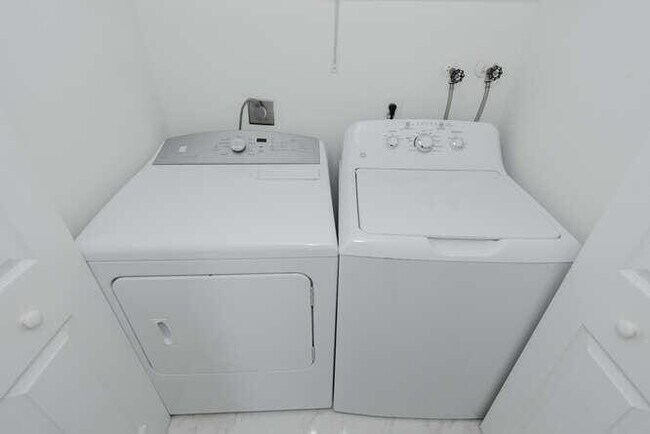 Building Photo - 1605 S US Hwy 1