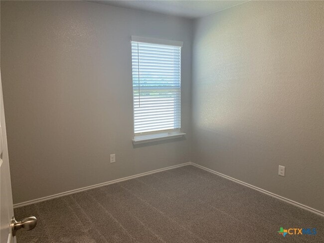 Building Photo - 716 B Kimble Dr