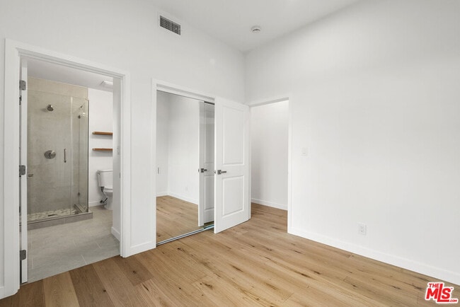 Building Photo - 824 N Orange Grove Ave