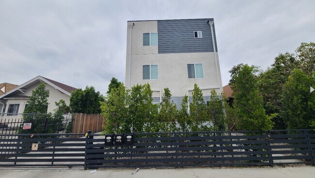 Building Photo - 839 E 32nd St