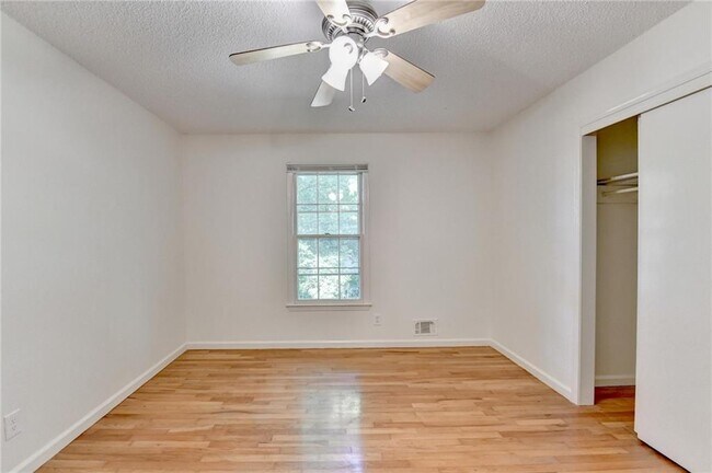 Building Photo - 2628 Whitehurst Dr