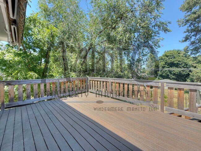 Building Photo - Spacious Dwight Merkel Home