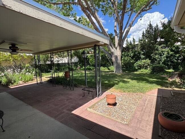 Building Photo - 4 Bedroom, 2 Bathroom Home near Louisiana & Osuna