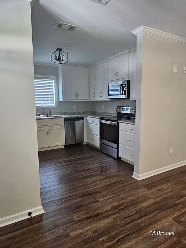 Building Photo - 1704 Almond Tree Pl