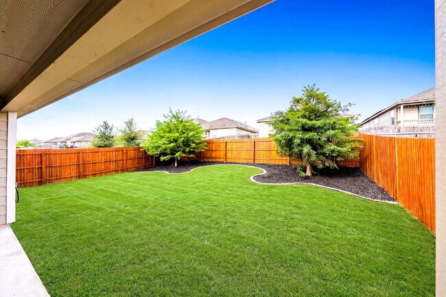 Building Photo - NO CARPET! Up to 1 Month Free Rent with 18-24 Month Lease! No Security Deposit Programs Available.