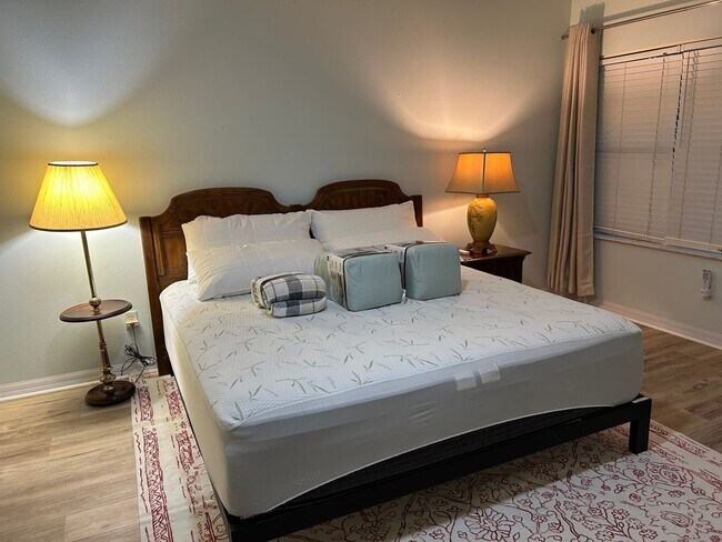 Building Photo - Living the Life!