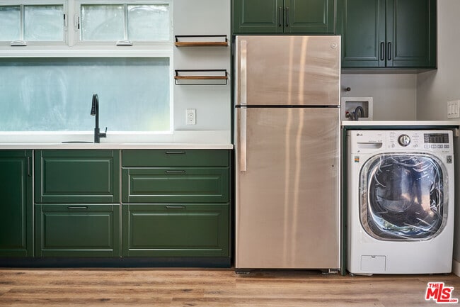 Building Photo - 10394 Keswick Ave
