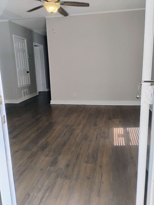 Building Photo - 1347 E Trigg Ave