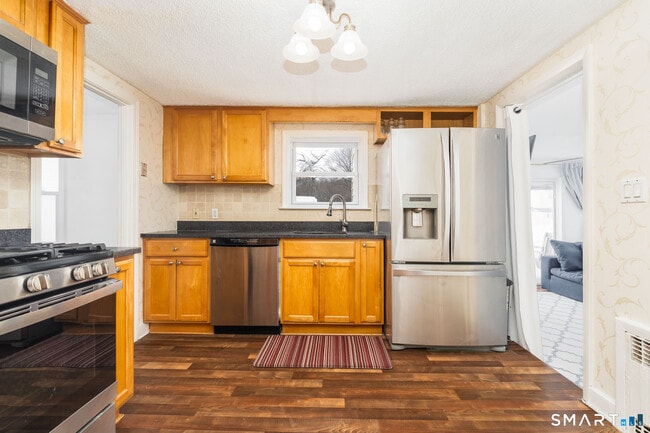 Building Photo - 783 Quaker Ln S