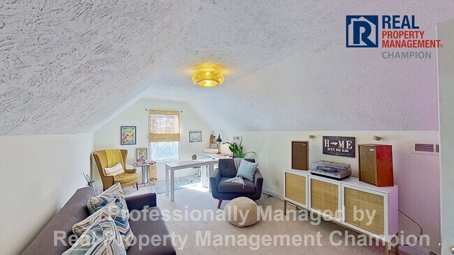 Building Photo - Immaculate Home Featuring Open Floorplan, ...