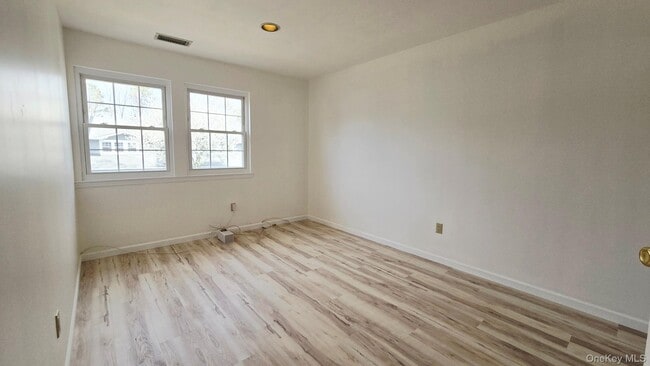 Building Photo - 173 Colony Dr