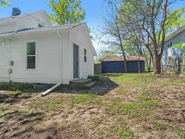 Building Photo - 2 Story Home in Minneapolis W/ Fenced-In Yard