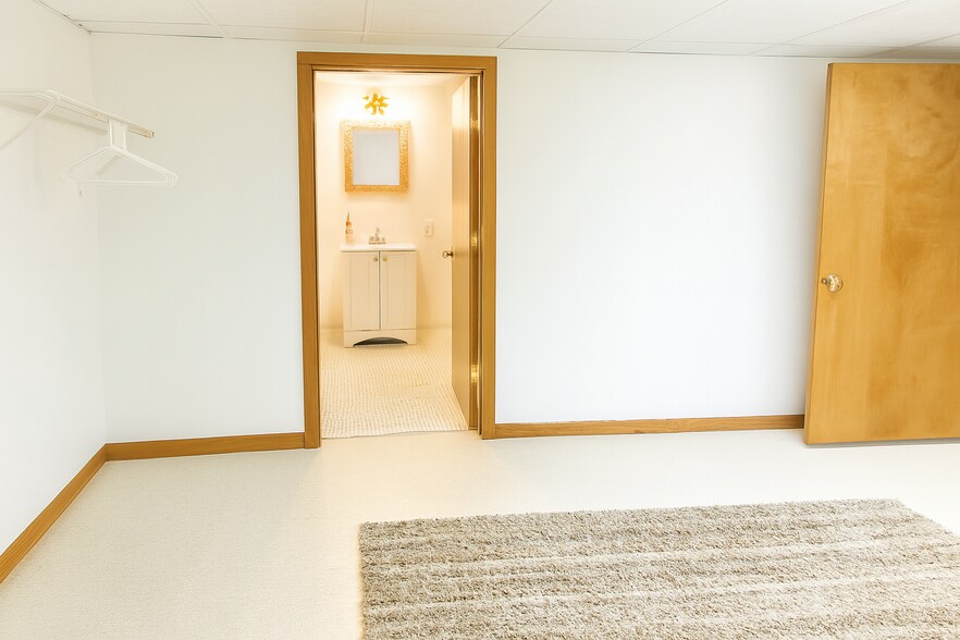 Building Photo - 2735 Alder Creek Dr N