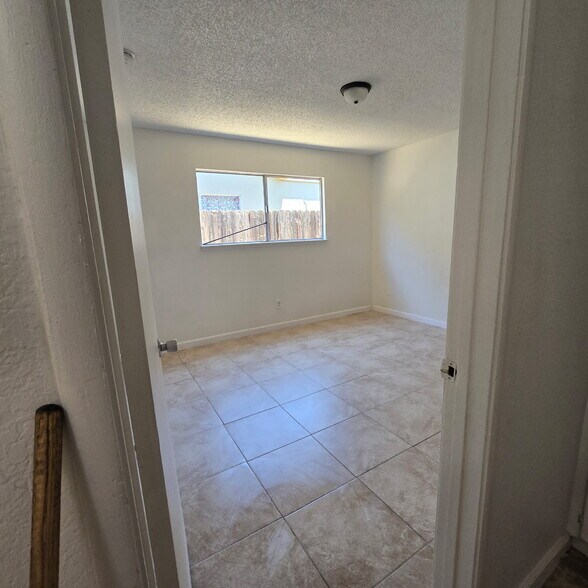 Building Photo - 3111 W Caldwell Ave