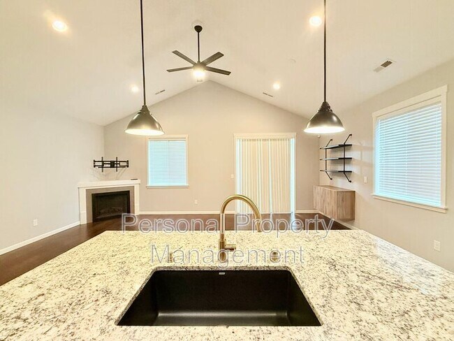 Building Photo - 2606 NE 130th Ct