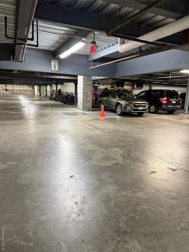 Building Photo - 3 Cross St